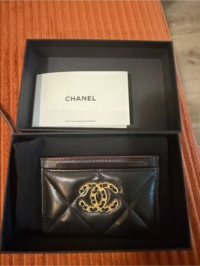 CHANEL Black Quilted Leather Card & Key Holder with Gold CC Chain Logo